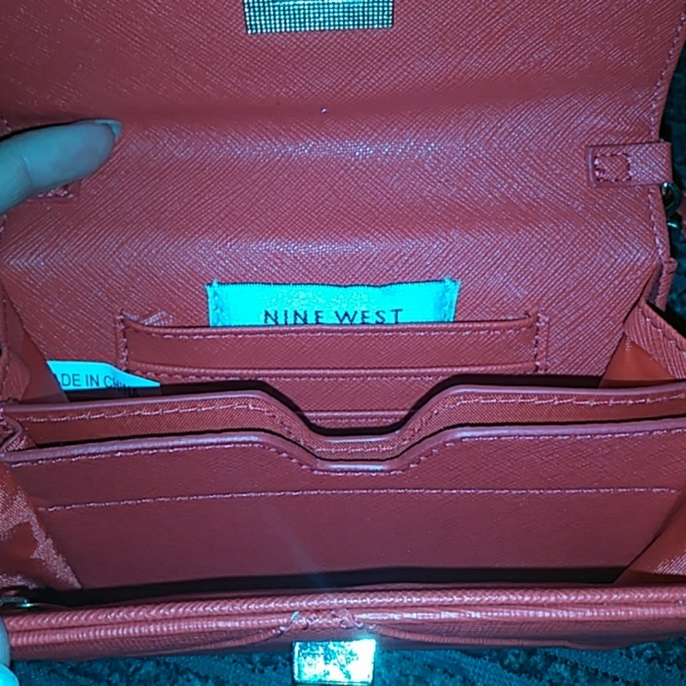 NINE WEST - Picture 4 of 4